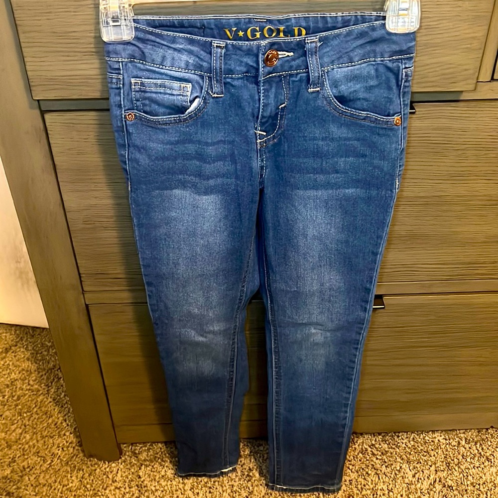 Girls Size 7 Jeans Brand “V Gold” adjustable waist band light denim